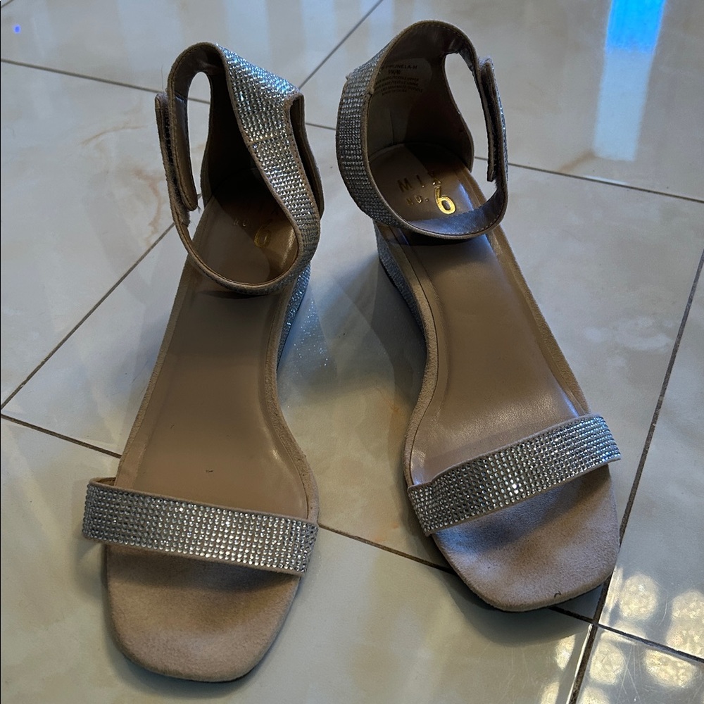 Elegant Silver Women's Sandals